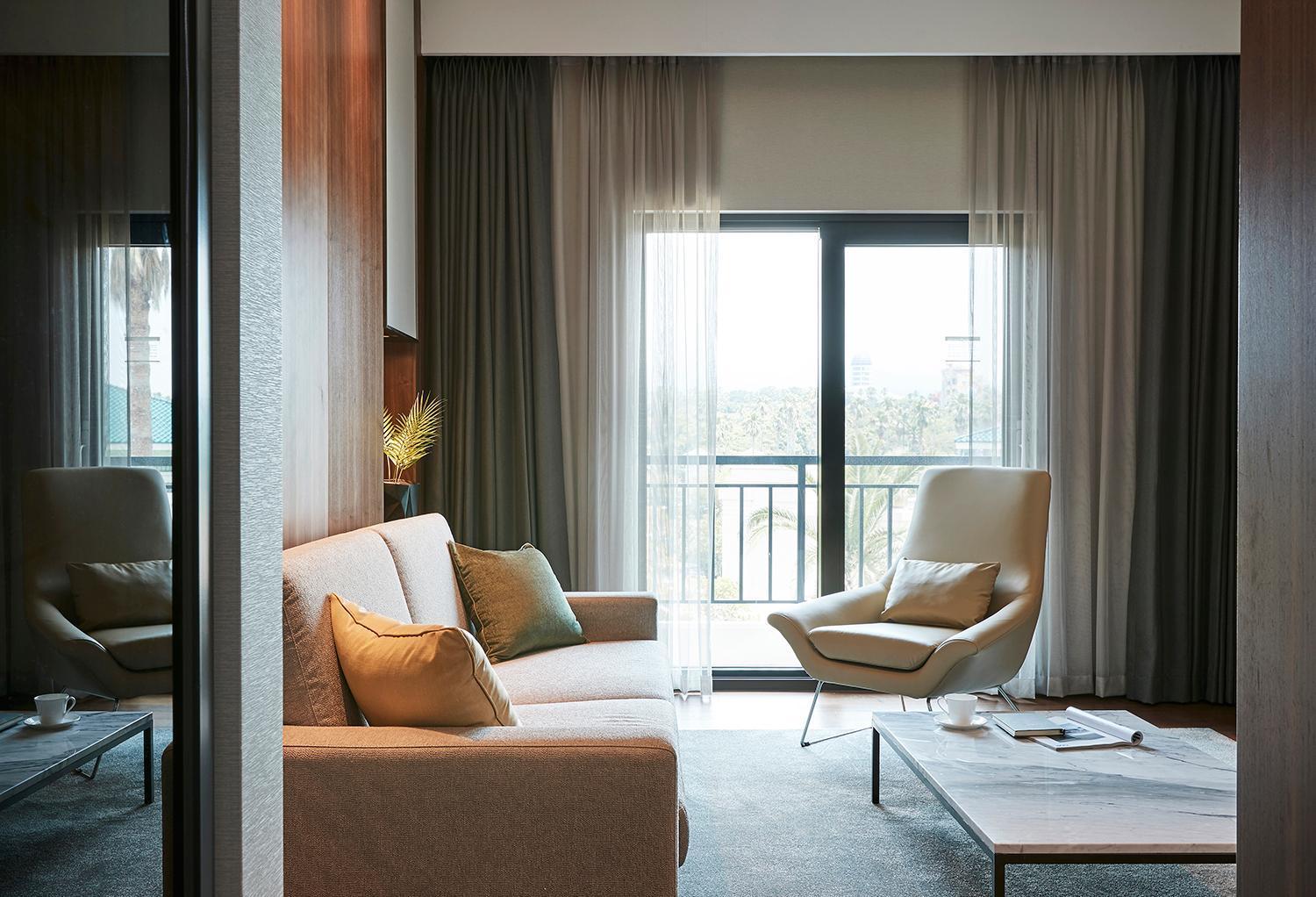 The Suites Hotel Jeju Seogwipo Extérieur photo