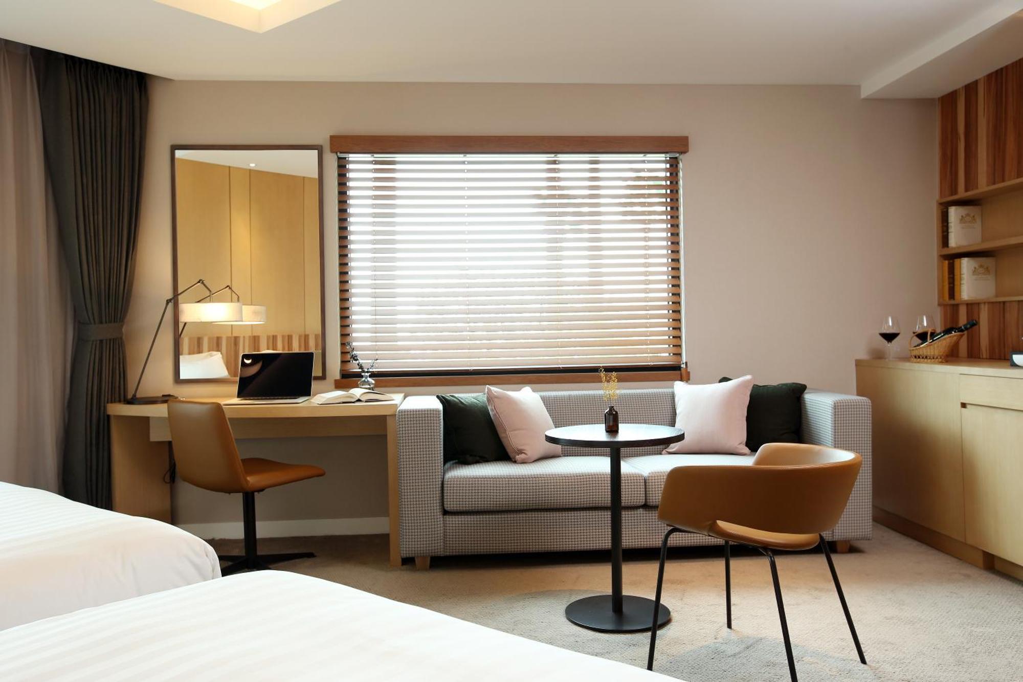 The Suites Hotel Jeju Seogwipo Extérieur photo