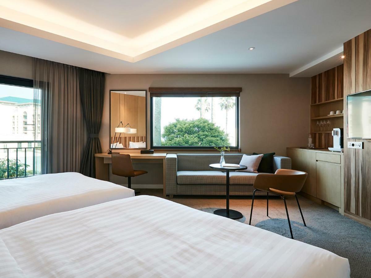 The Suites Hotel Jeju Seogwipo Extérieur photo